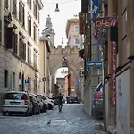 White Borgo Apartment