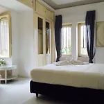 White Borgo Apartment